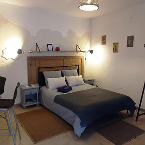 Comme Un Petit Au Coeur Du Vieux Village Appartement Eyragues